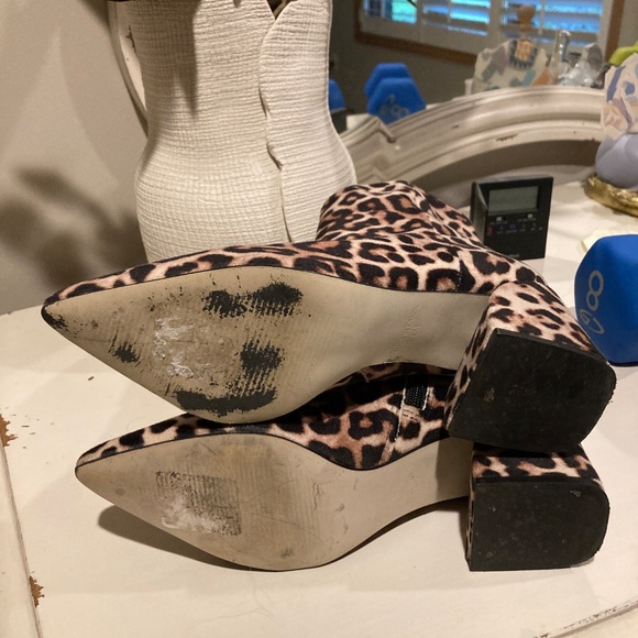 Steve Madden size 6 leopard booties - Picture 4 of 4